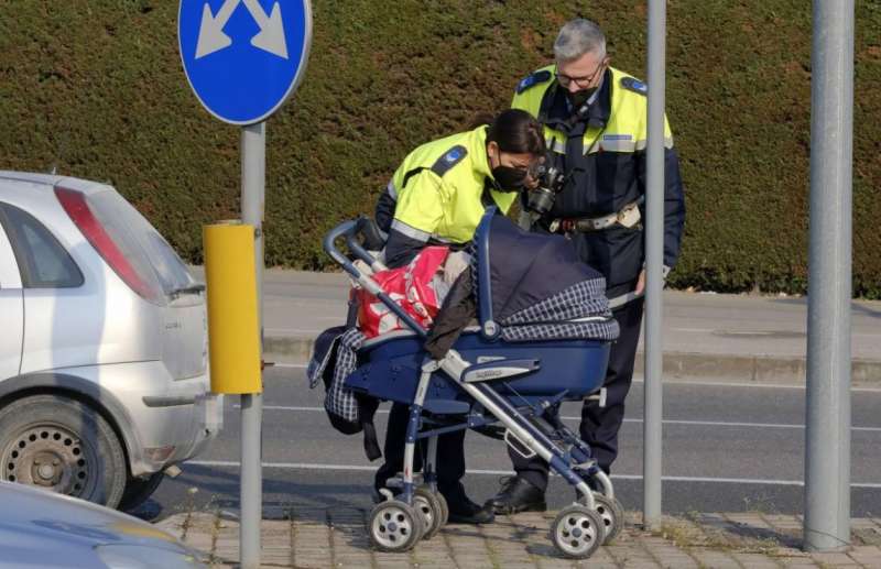 anas zidane, neonato travolto da auto in passeggino 4