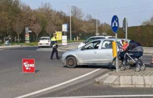 anas zidane, neonato travolto da auto in passeggino 5