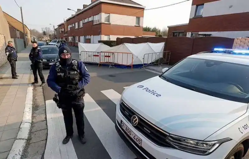 auto sulla folla a strepy bracquegnies, in belgio   2