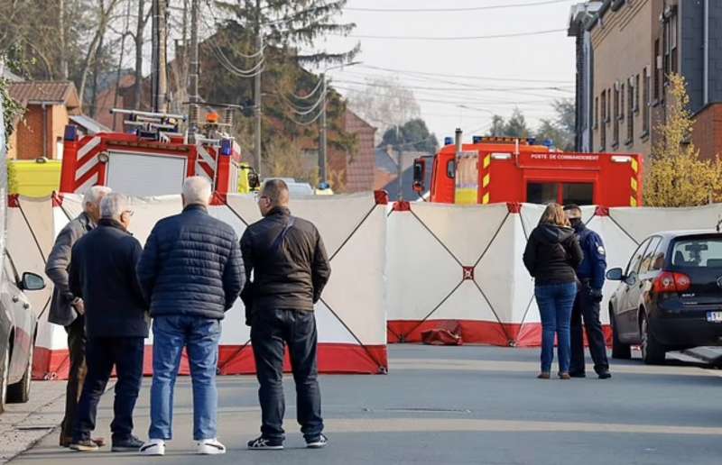 auto sulla folla a strepy bracquegnies, in belgio 6