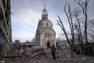 Bombardamenti a Mariupol