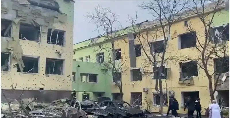 bombe su mariupol