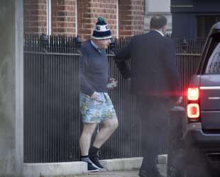 BORIS JOHNSON E LA SUA ORRENDA TENUTA DA JOGGING