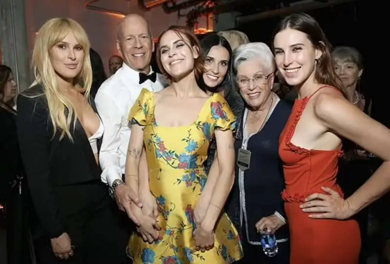 bruce willis con la famiglia allargata 