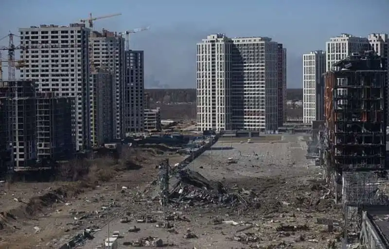 centro commerciale distrutto dai russi a kiev  