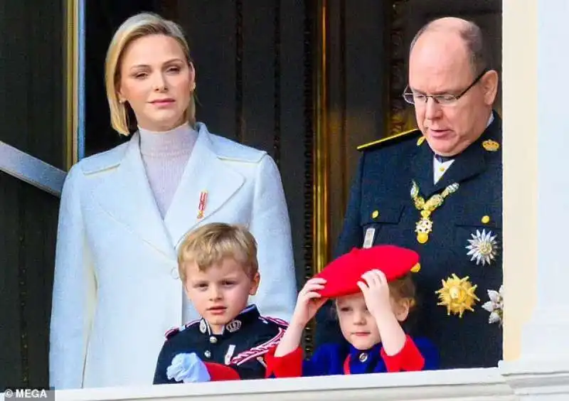 Charlene con Alberto e i figli sabato