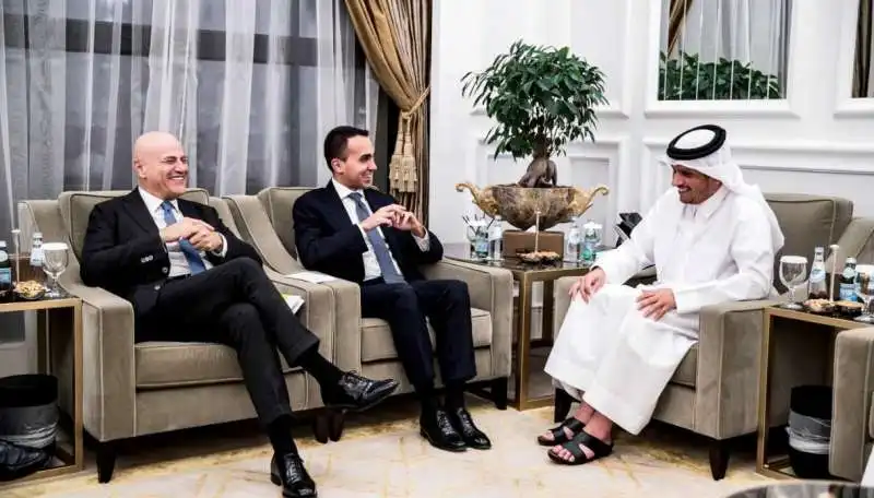 claudio descalzi e luigi di maio  in qatar 