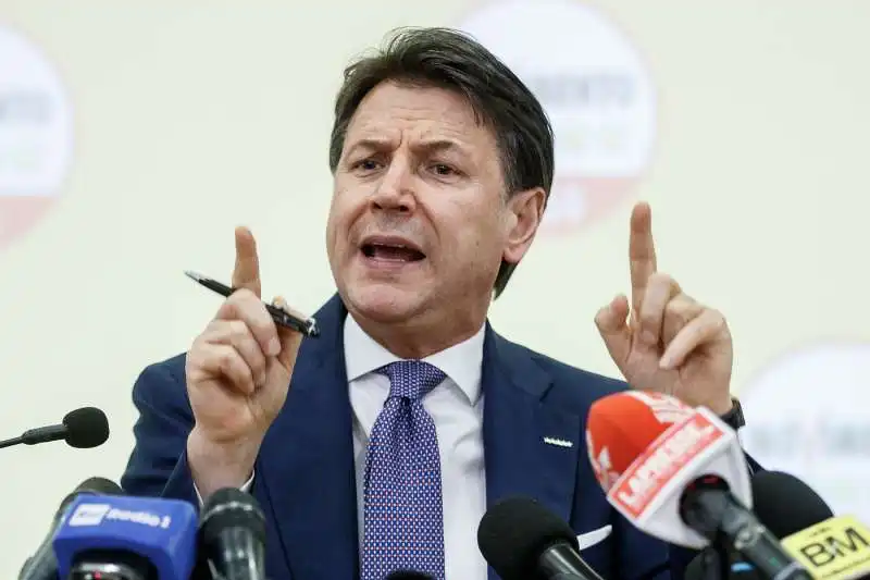 conferenza stampa di giuseppe conte al termine della riunione dei comitati del m5s 2