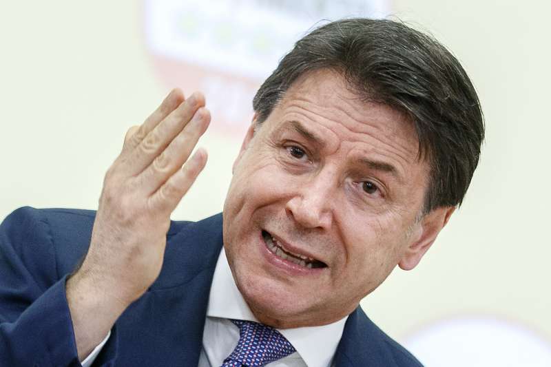 conferenza stampa di giuseppe conte al termine della riunione dei comitati del m5s 5