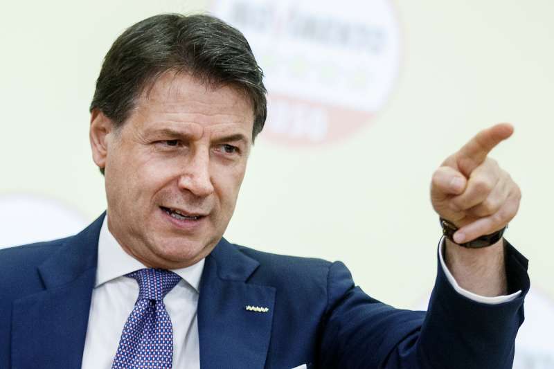 conferenza stampa di giuseppe conte al termine della riunione dei comitati del m5s 1