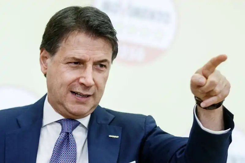 conferenza stampa di giuseppe conte al termine della riunione dei comitati del m5s   1