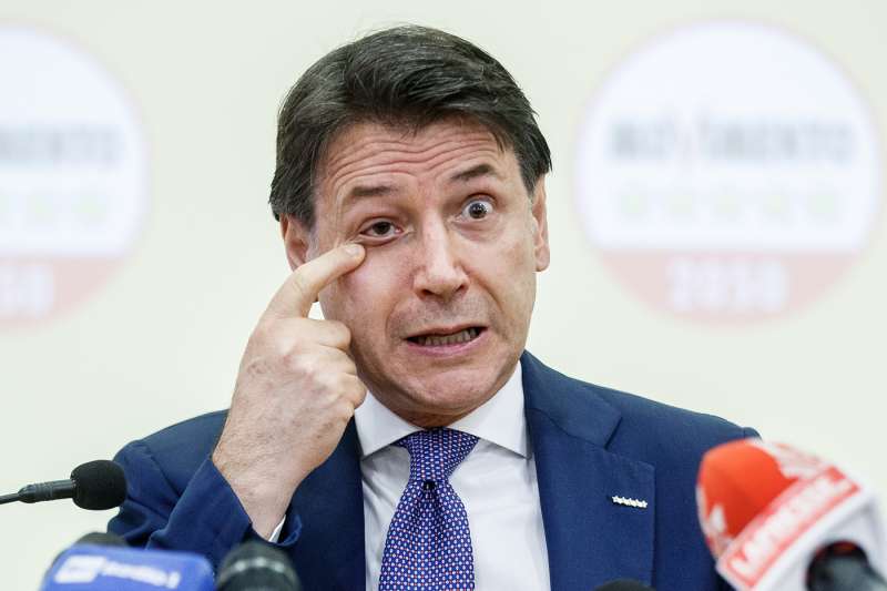 conferenza stampa di giuseppe conte al termine della riunione dei comitati del m5s 2