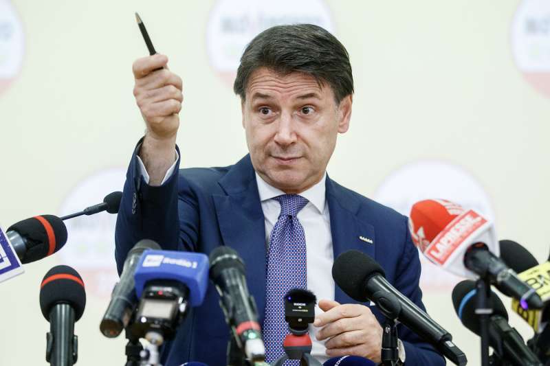 conferenza stampa di giuseppe conte al termine della riunione dei comitati del m5s 10