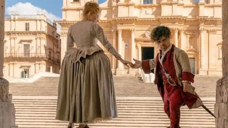 cyrano di joe wright con peter dinklage 