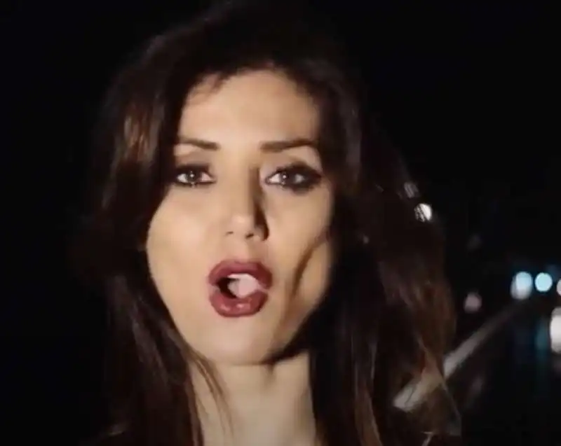 daniela martani nel video l uomo che non sei 4