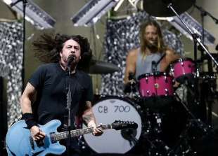 dave grohl taylor hawkins sul palco