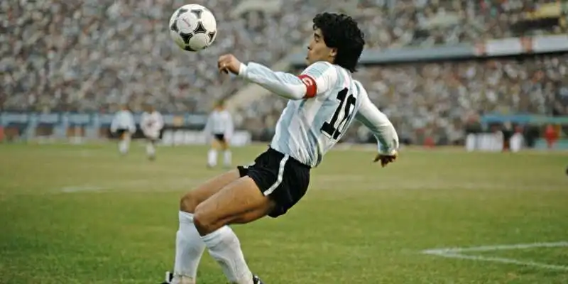 Diego Armando Maradona CON LA MAGLIA DELL ARGENTINA