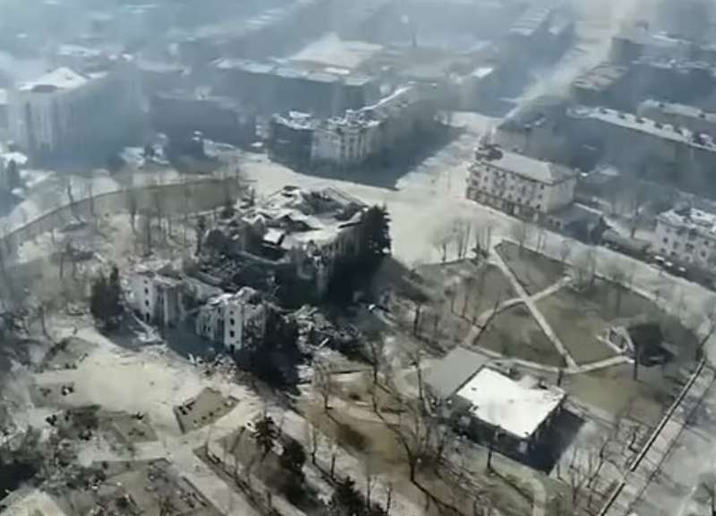 edificio della croce rossa bombardato dai russi a mariupol 4