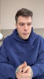 fedez in lacrime racconta di avere una malattia 10