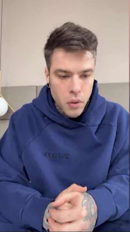 fedez in lacrime racconta di avere una malattia 13