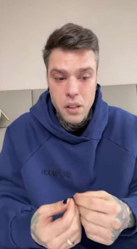 fedez in lacrime racconta di avere una malattia 2