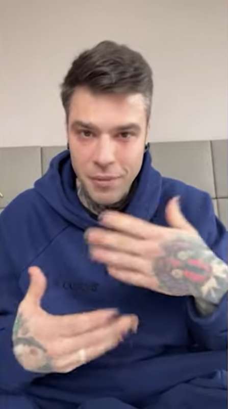 fedez in lacrime racconta di avere una malattia 6