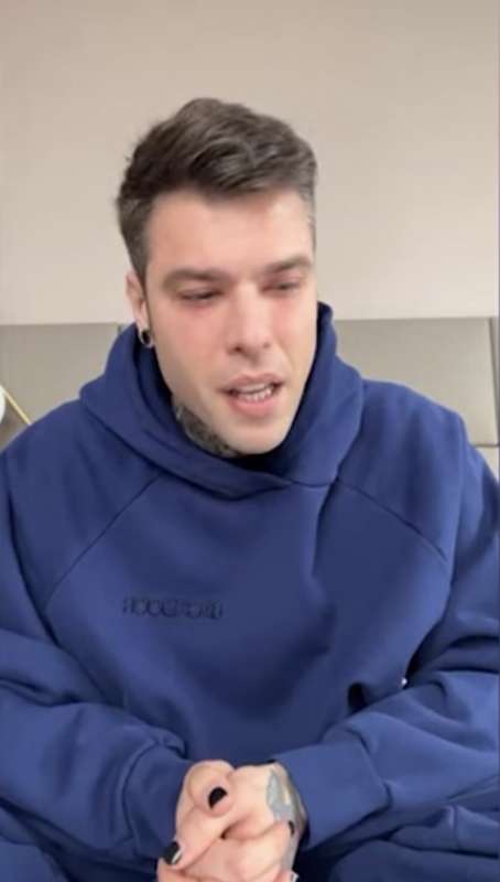 fedez in lacrime racconta di avere una malattia 9