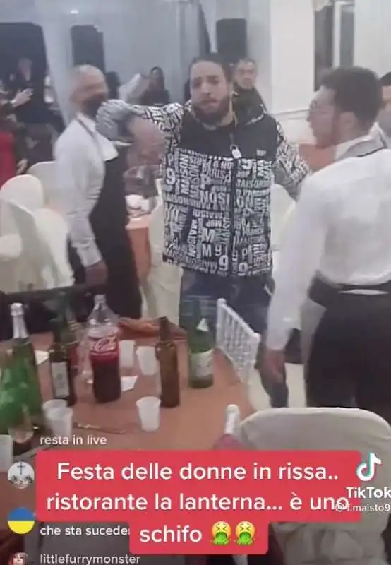 festa delle donne, rissa in un ristorante di napoli  2