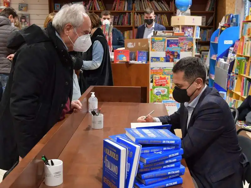 francesco paolo figliuolo al firmacopie  foto di bacco (1)