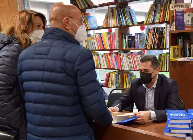 francesco paolo figliuolo al firmacopie  foto di bacco (2)