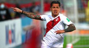 gianluca lapadula con la maglia del peru 4