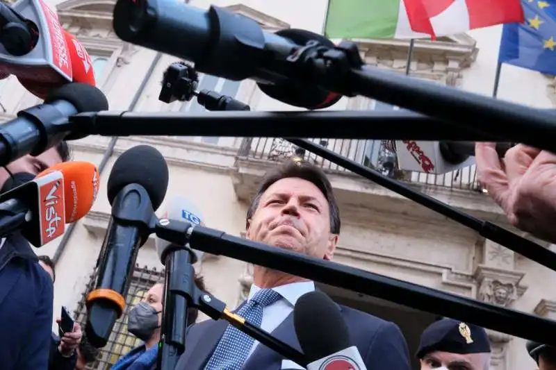 GIUSEPPE CONTE DOPO L INCONTRO CON MARIO DRAGHI A PALAZZO CHIGI 