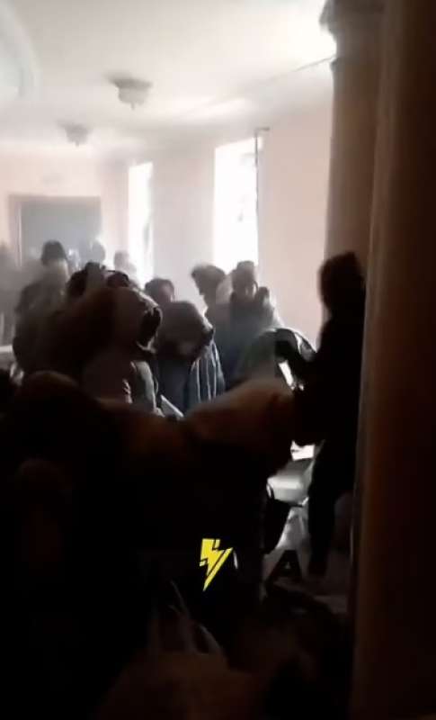 il teatro di mariupol bombardato 4 copia