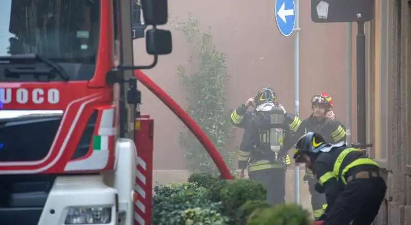 Incendio in via della Spiga