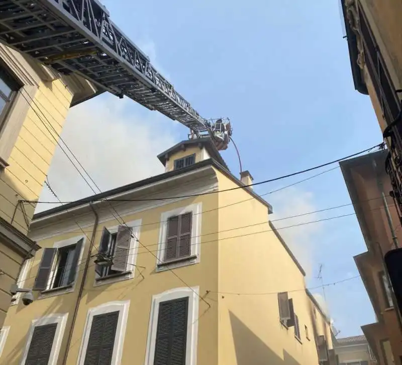 Incendio in via della Spiga 2