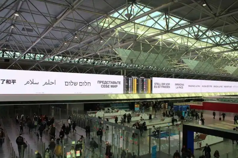 Installazione Yoko Ono a Fiumicino