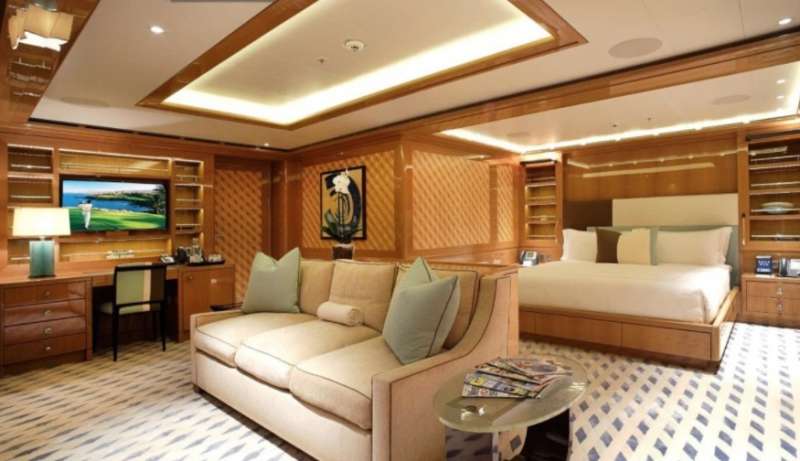 interno dello yacht dilbar 14