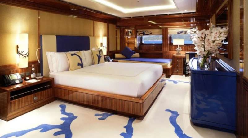 interno dello yacht dilbar 4