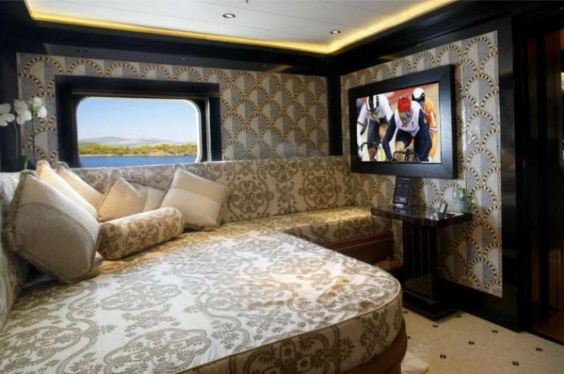 interno dello yacht dilbar 5