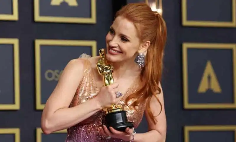 jessica chastain con l'oscar   