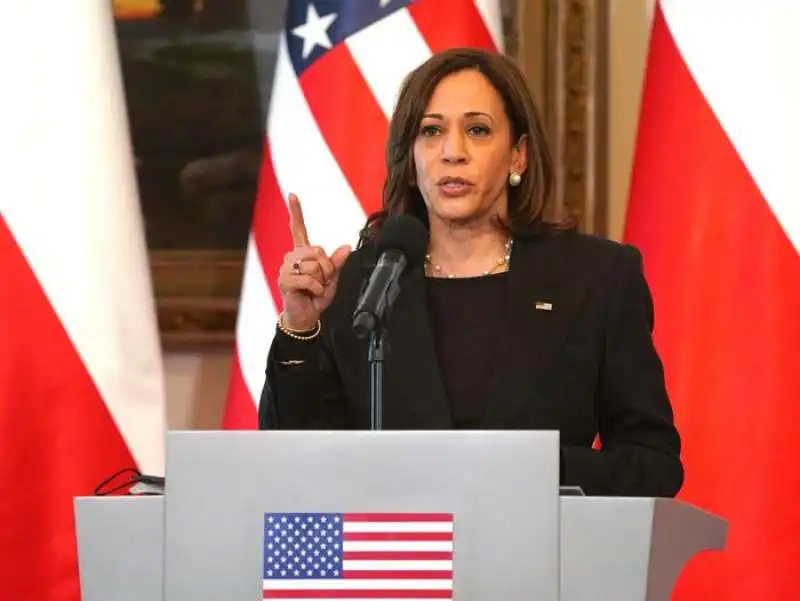 kamala harris a varsavia 