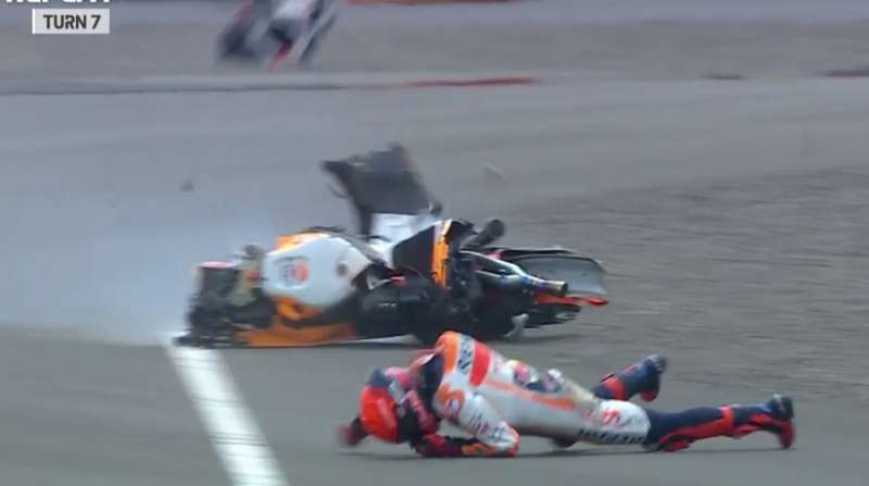 la caduta di marc marquez 6