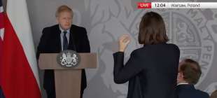 la giornalista e attivista ucraina contro boris johnson