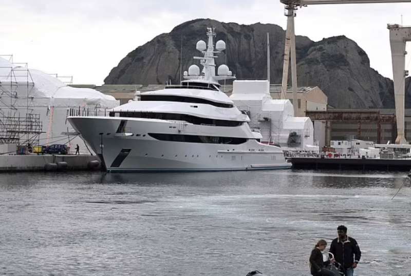 lo yacht di igor sechin