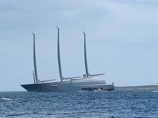 Lo yacht di Melnichenko 4