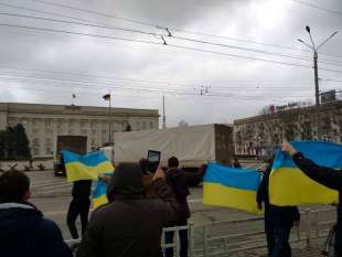 manifestanti a kherson contro occupazione russa 1