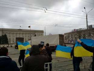 manifestanti a kherson contro occupazione russa 10