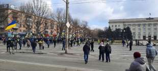 manifestanti a kherson contro occupazione russa 9