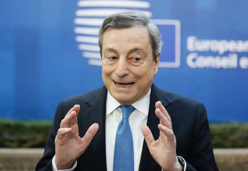 mario draghi a bruxelles. 