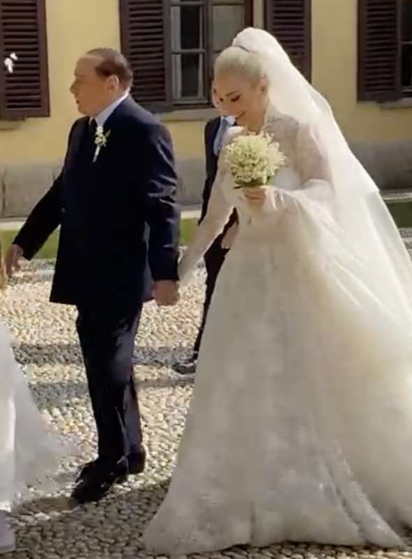 matrimonio berlusconi fascina larrivo degli sposi a villa gernetto 3